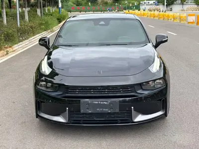 Lynk & Co 03