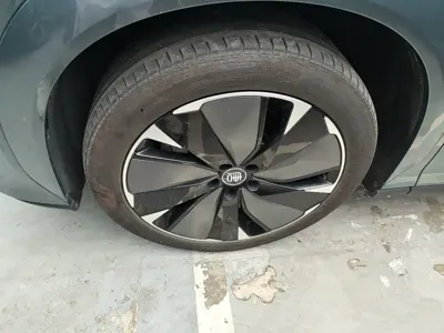 BYD 唐L