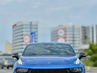 Lynk & Co 03