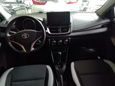 Toyota Yaris L