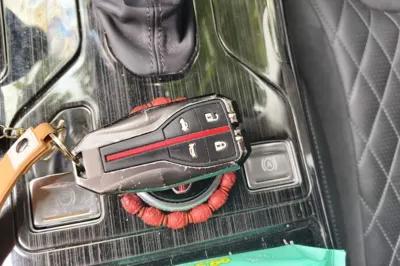 Hongqi HS5