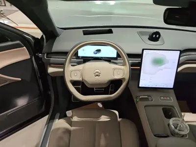 Nio ES8