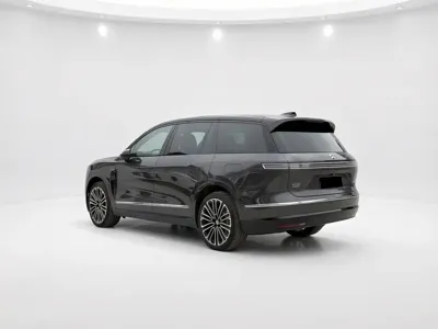 Nio ES8