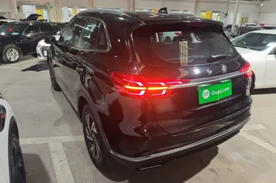 Hongqi HS5