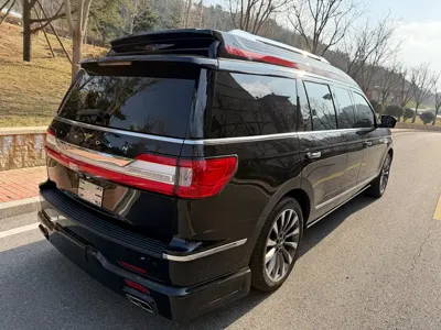 Lincoln Navigator