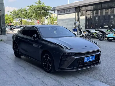 Lynk & Co 03