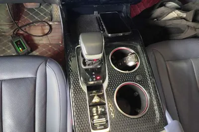 Hongqi HS3