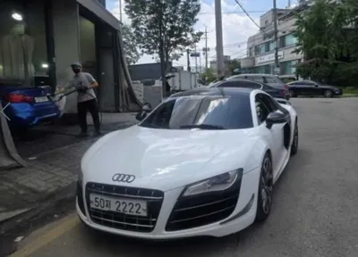 Audi R8