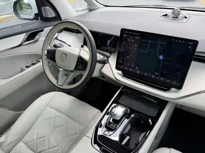 Volvo EM90