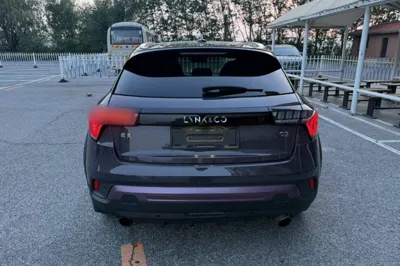Lynk & Co 02