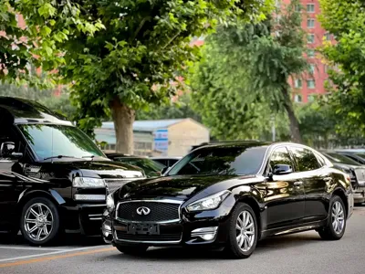 Infiniti Q70
