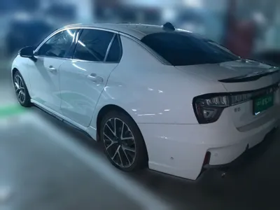 Lynk & Co 03