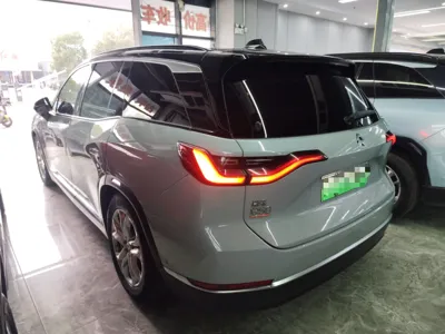 Nio ES8