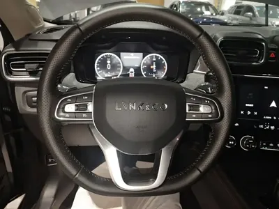 Lynk & Co 02