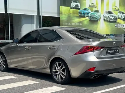 Lexus IS