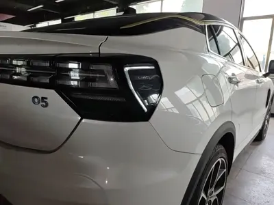 Lynk & Co 05