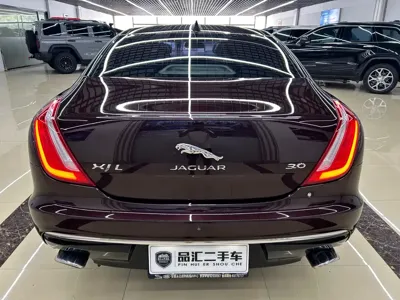 Jaguar XJ