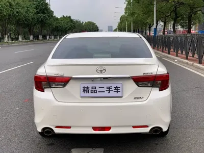 Toyota Reiz