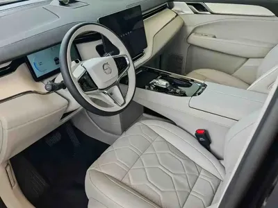 Volvo EM90