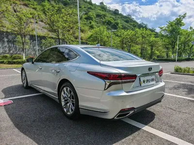 Lexus LS