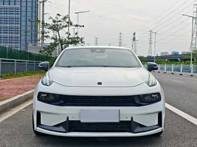 Lynk & Co 03