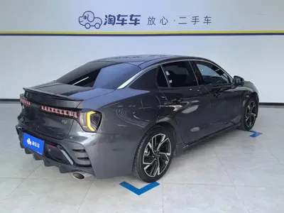 Lynk & Co 03