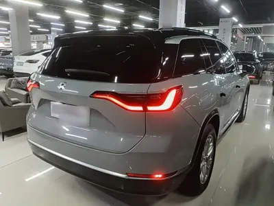 Nio ES8