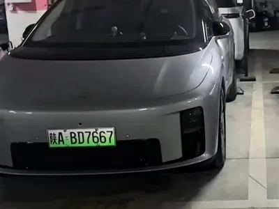 Li Auto 理想i8
