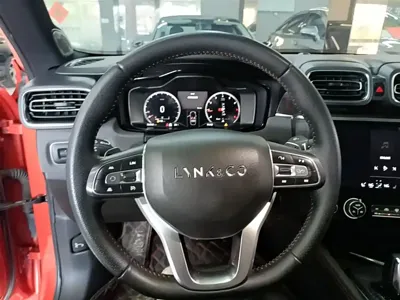 Lynk & Co 03