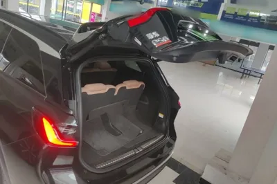 Nio ES8