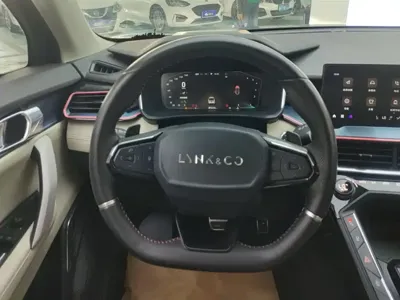 Lynk & Co 06