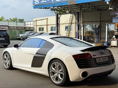 Audi R8