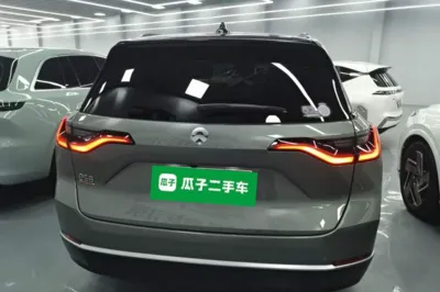 Nio ES8